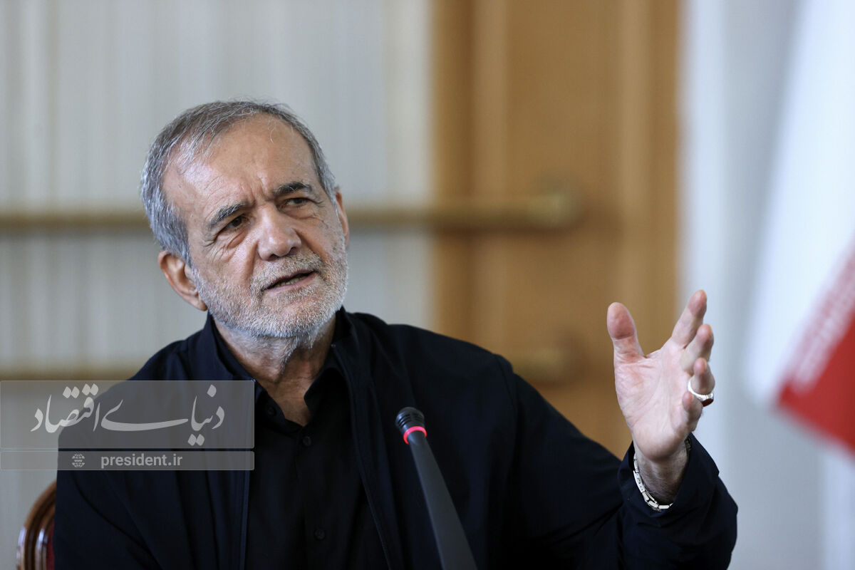 حزب جمهوریت ایران اسلامی؛ آقای پزشکیان! لایحه مقابله با نشر محتوای خلاف واقع، پوست خربزه‌ای است که از عوامل دولت پیشین به زیر پای شما لغزانده‌اند