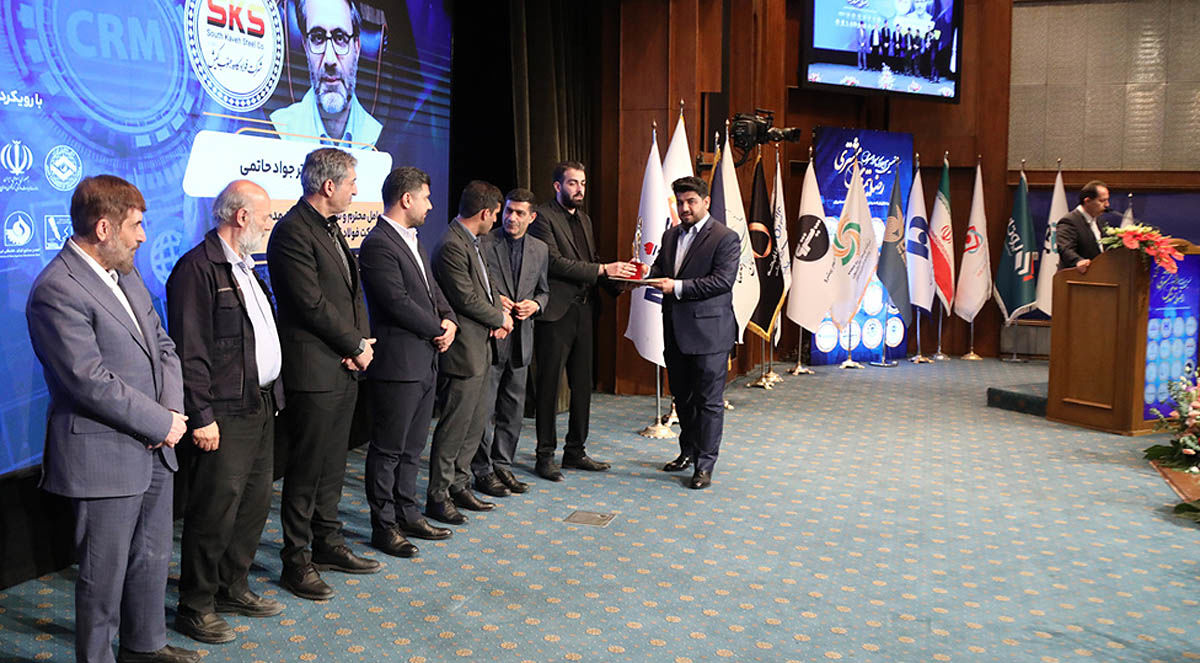 نشان زرین رضایتمندی مشتری برای فولاد کاوه جنوب کیش