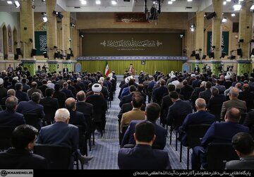 معنای «آیه» نصب‌شده در محل دیدار نمایندگان مجلس با رهبر انقلاب چیست؟