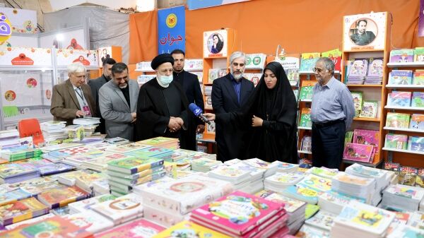رئیسی: ناشران منتظر خبرهای خوش در زمینه تأمین کاغذ باشند