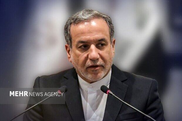 بازدید عراقچی از ساختمان‌های آسیب دیده صدا و سیما