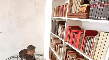 در کافه بمان!