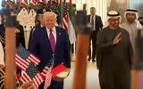 گفتگوی تلفنی ترامپ با رئیس امارات در مسیر سفر به چین