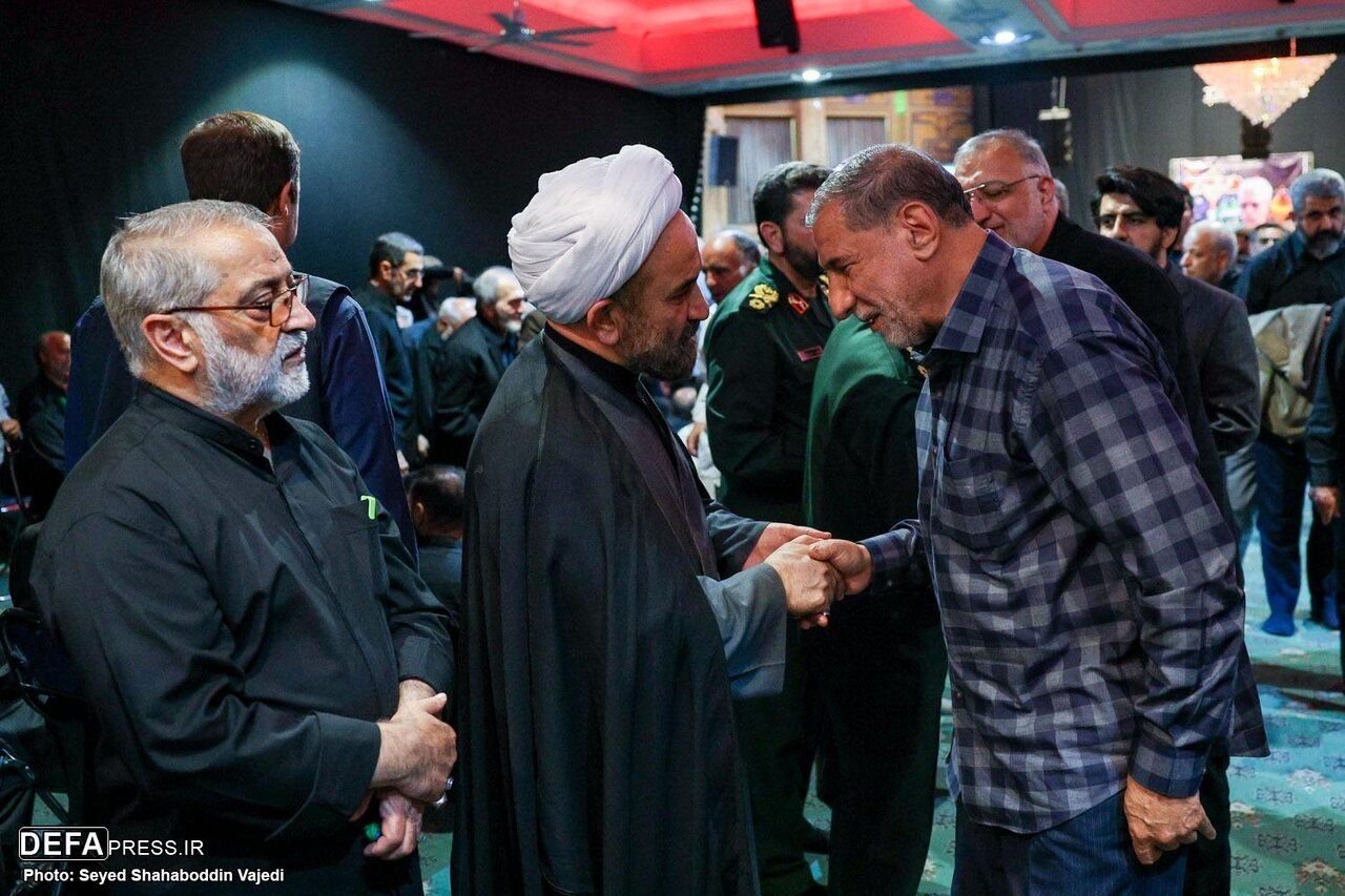 چهره های مطرح به مراسم بزرگداشت شهید «محمد باقری» رفتند / حضور زاکانی با دست شکسته + عکس 9