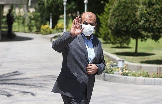 عکسی از فاتحه خوانی رئیسی بر پیکر رستم قاسمی
