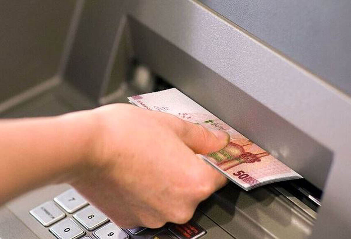 سقف برداشت پول از عابربانک ۳۰۰ هزار تومان ماند