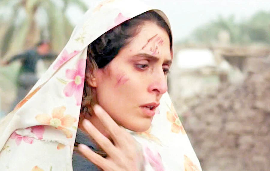 نمایش فیلم کیانوش عیاری به یاد جانباختگان زلزله 