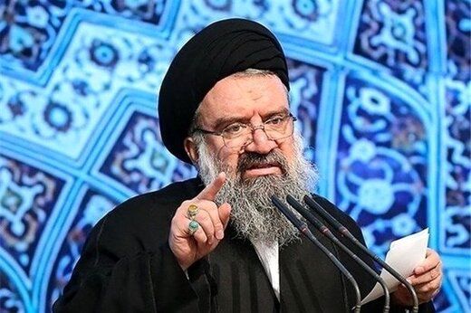 واکنش خطیب نماز جمعه تهران به مذاکره/ آمریکا به سان سگ است