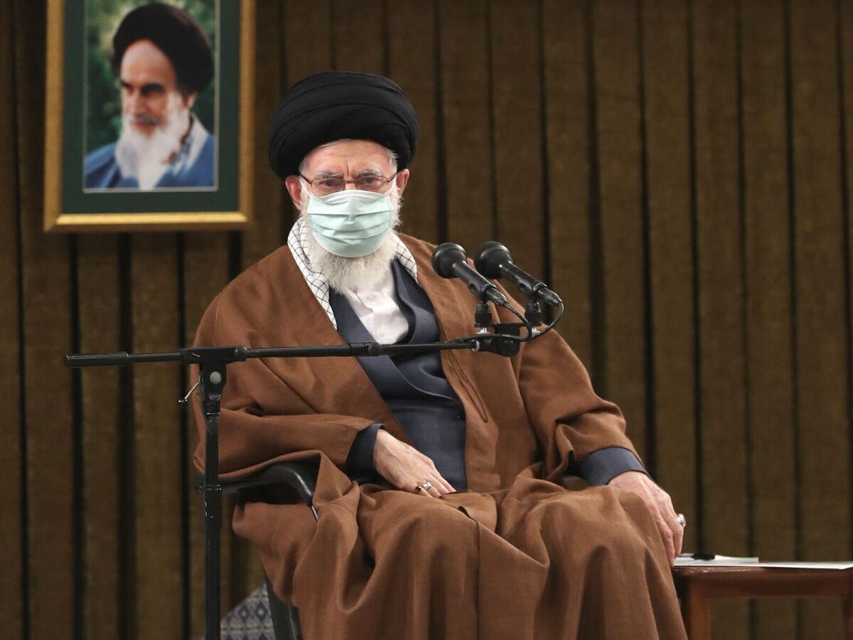 رهبر انقلاب: با دخالت دولت در فعالیت‌های اقتصادی موافق نیستم