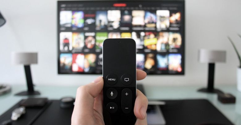 پوشش عجیب مجری معروف در برنامه زنده/ عکس 