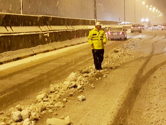 برف و باران در جاده‌های ۹ استان/ رانندگان مراقب باشند