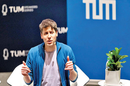 خروج آلتمن از سایه گیتس