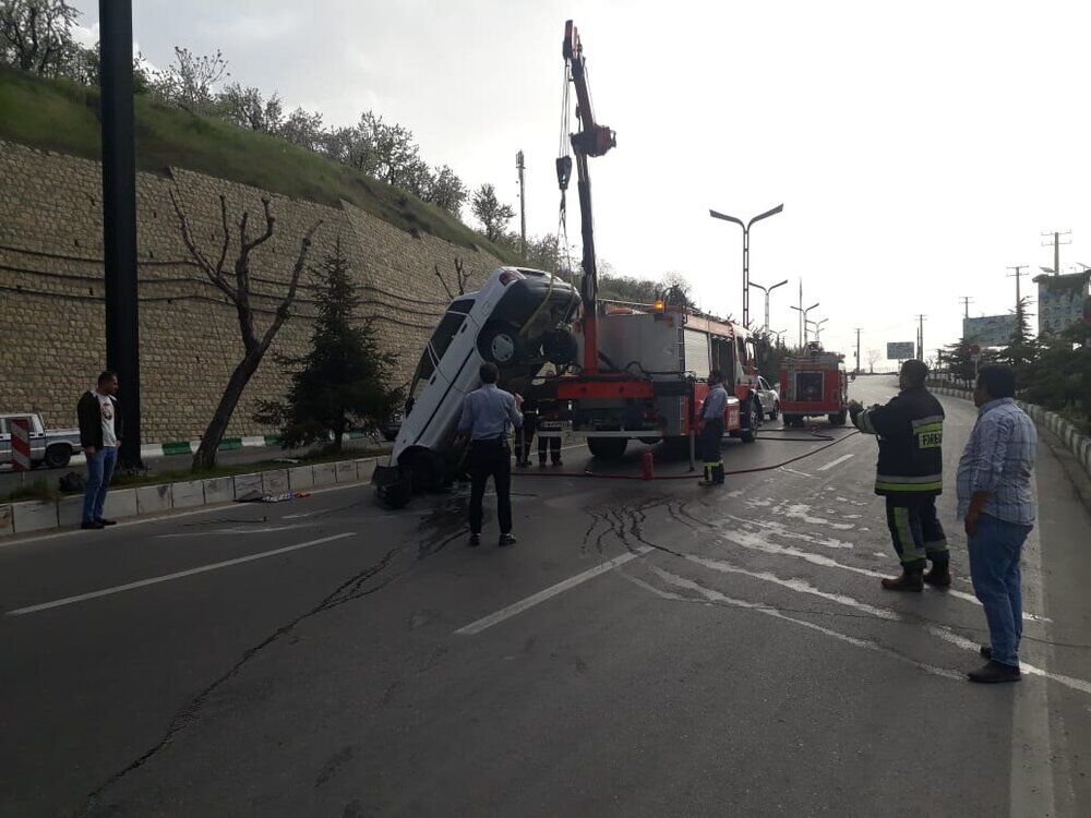 چپ شدن عجیب یک پراید در میدان مادر تهران+عکس