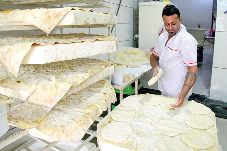 تامین آرد موردنیاز نانوایی‌ها