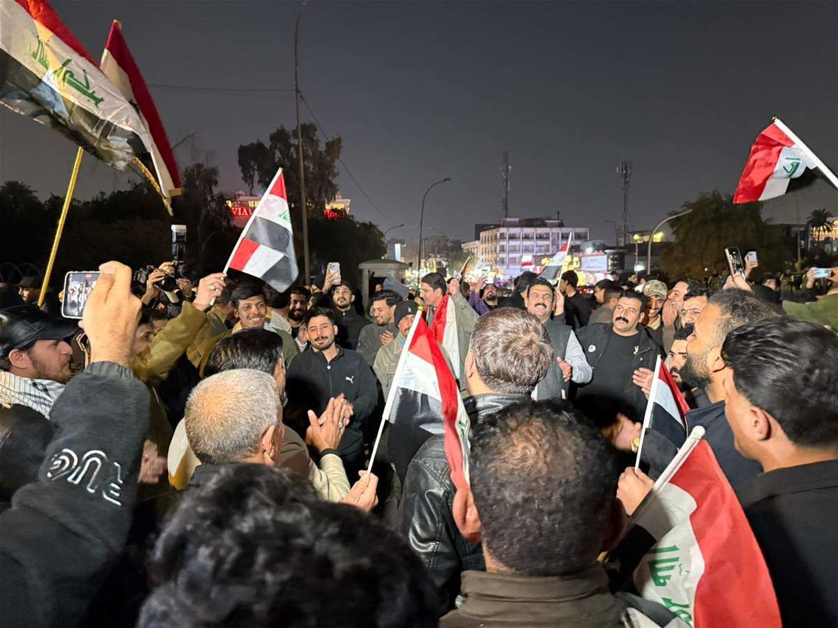 عراقی‌ها عکس ترامپ و پرچم آمریکا را به آتش کشیدند+ تصویر و فیلم