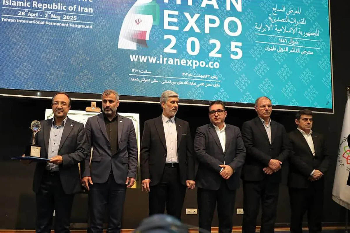 تقدیر از بانک صنعت و معدن در ایران اکسپو 2025