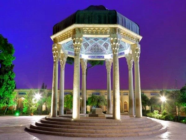 از شیراز تا مشهد در کمتر از دو ساعت؛ راهنمای سفر هوایی سریع و راحت