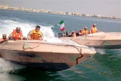 توقیف شناور حامل ۸۰ هزار لیتر سوخت قاچاق در دریای عمان
