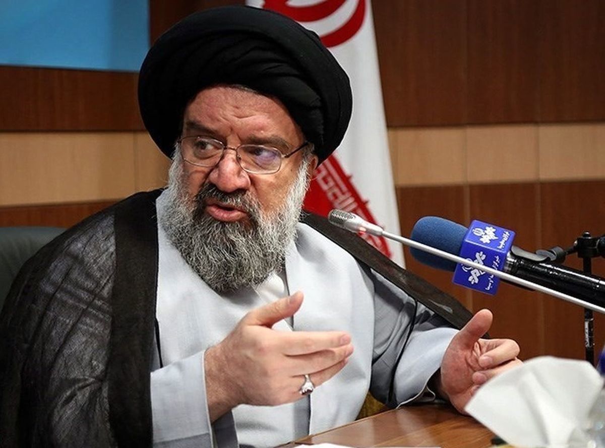 اظهارات احمد خاتمی درباره  زمزمه استعفای رئیسی