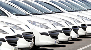 وعده عرضه هفتگی در برابر جهش قیمت خودرو