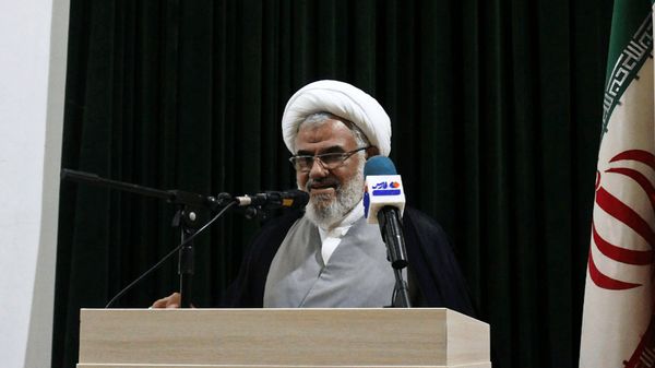 هشدار یک امام جمعه درباره تشدید جنگ نرم دشمن / حاکمیت باید با شایعه‌سازان و اخلالگران برخورد قاطع کند