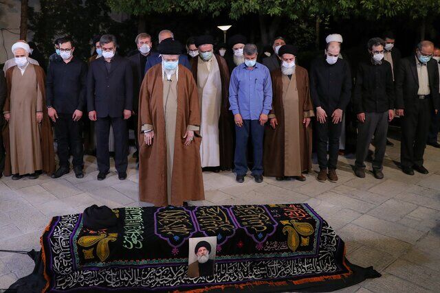 رهبر انقلاب بر پیکر آیت‌الله فاطمی‌نیا نماز میت اقامه کردند