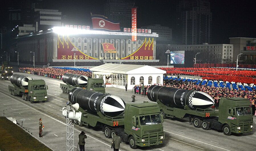 ماجرای برگزاری رژه شبانه ارتش کره شمالی