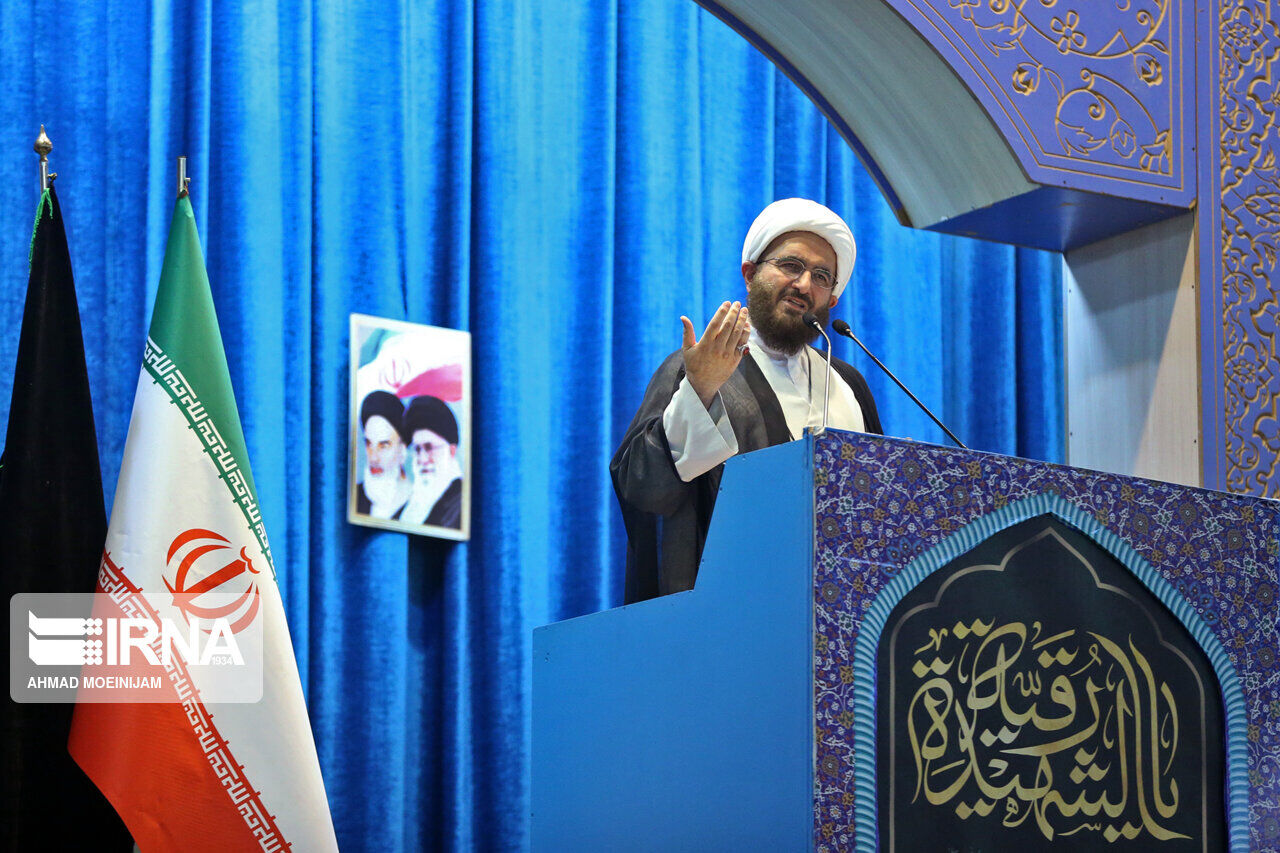 واکنش امام جمعه تهران به حمله تروریستی شاهچراغ/ انتقام می گیریم/ آمریکا به دنبال تبدیل شدن ایران به یک گاو شیرده است!