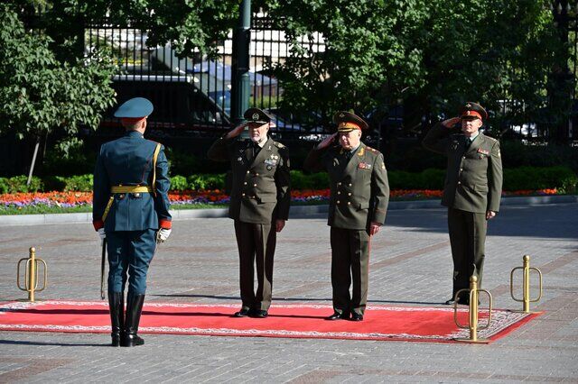 فرمانده کل ارتش روسیه: ایران شریک راهبردی ماست
