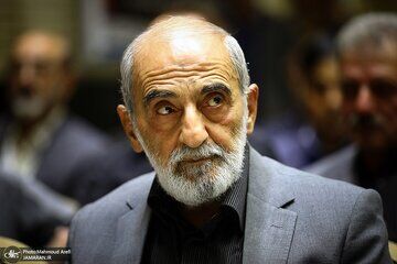 درخواست شریعتمداری از سران قوا