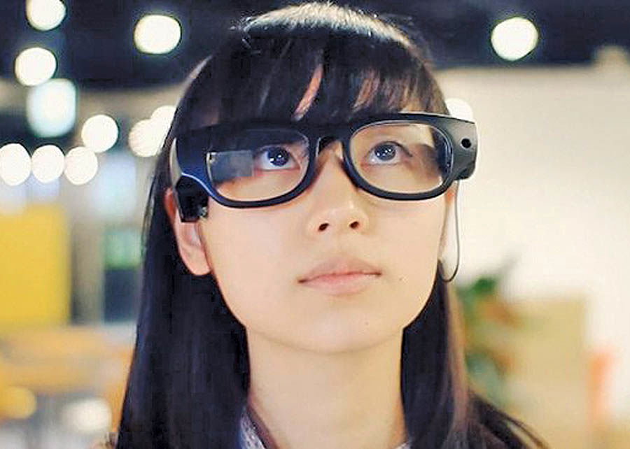 عینک هوشمندی ویژه افراد کم‌بینا برای تبدیل کلمات به صدا