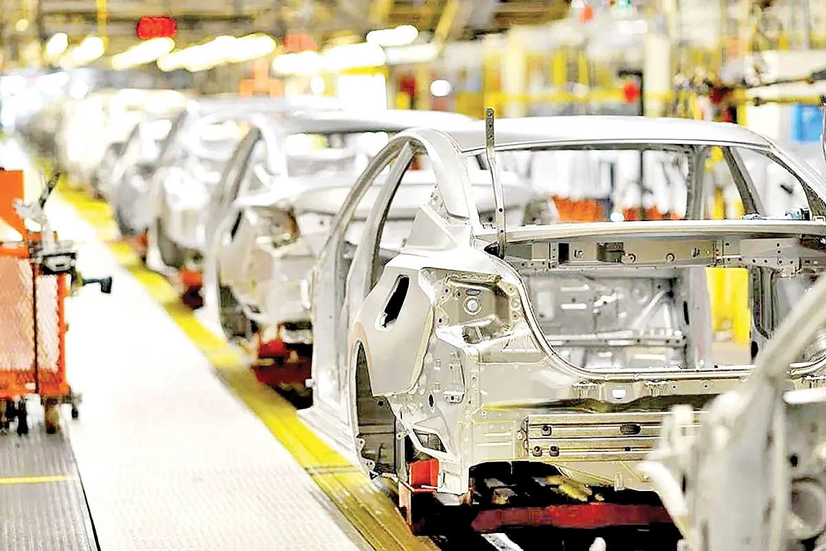 روند نزولی شاخص تولید و فروش خودرو  و  قطعات