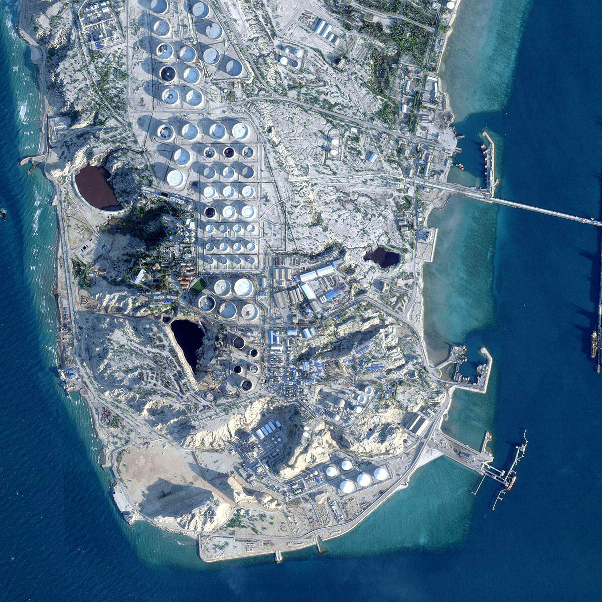 تشدید تنش‌ها با حمله آمریکا به خارک