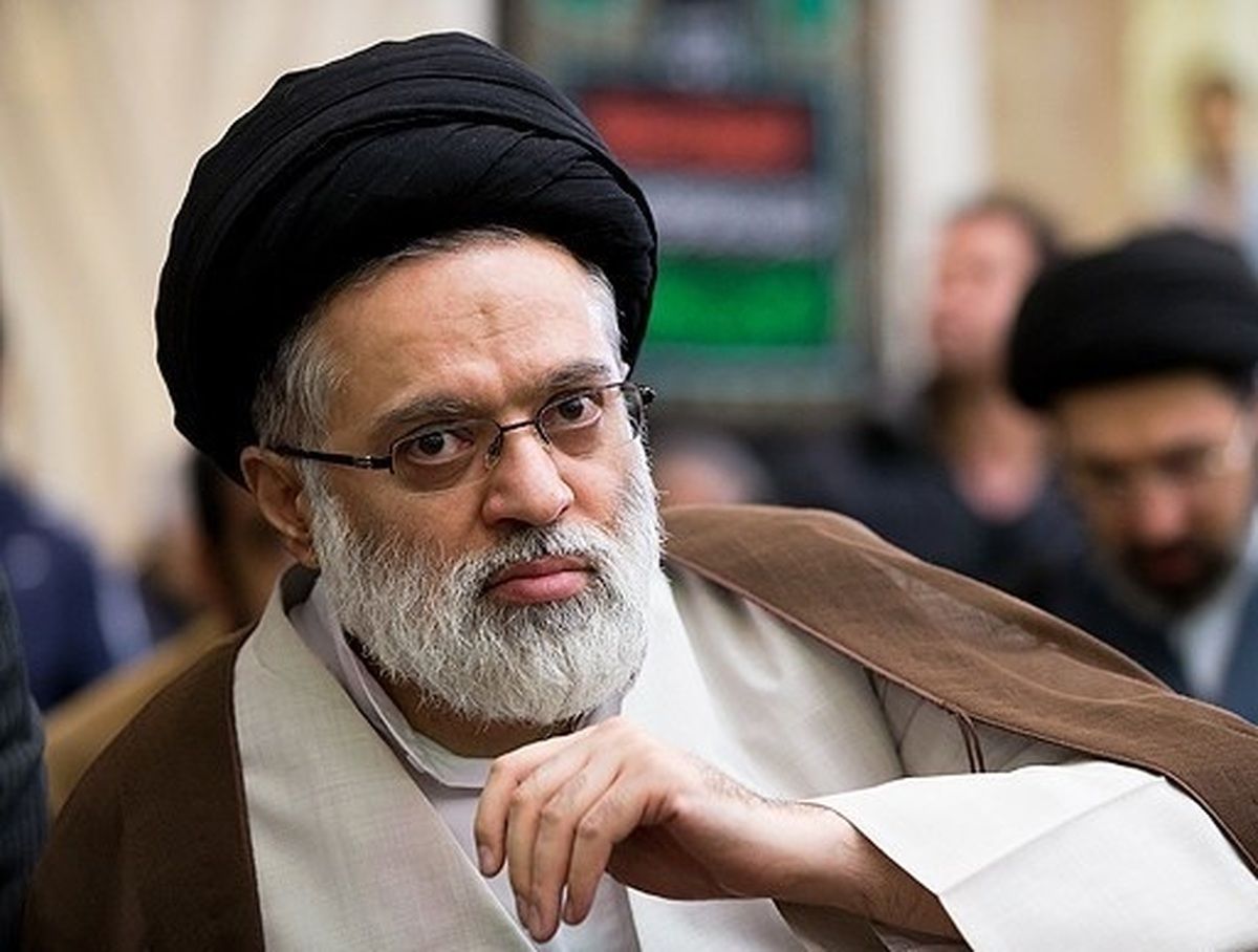 مصطفی خامنه‌ای در مراسم تدفین شهید ابراهیم رئیسی + عکس