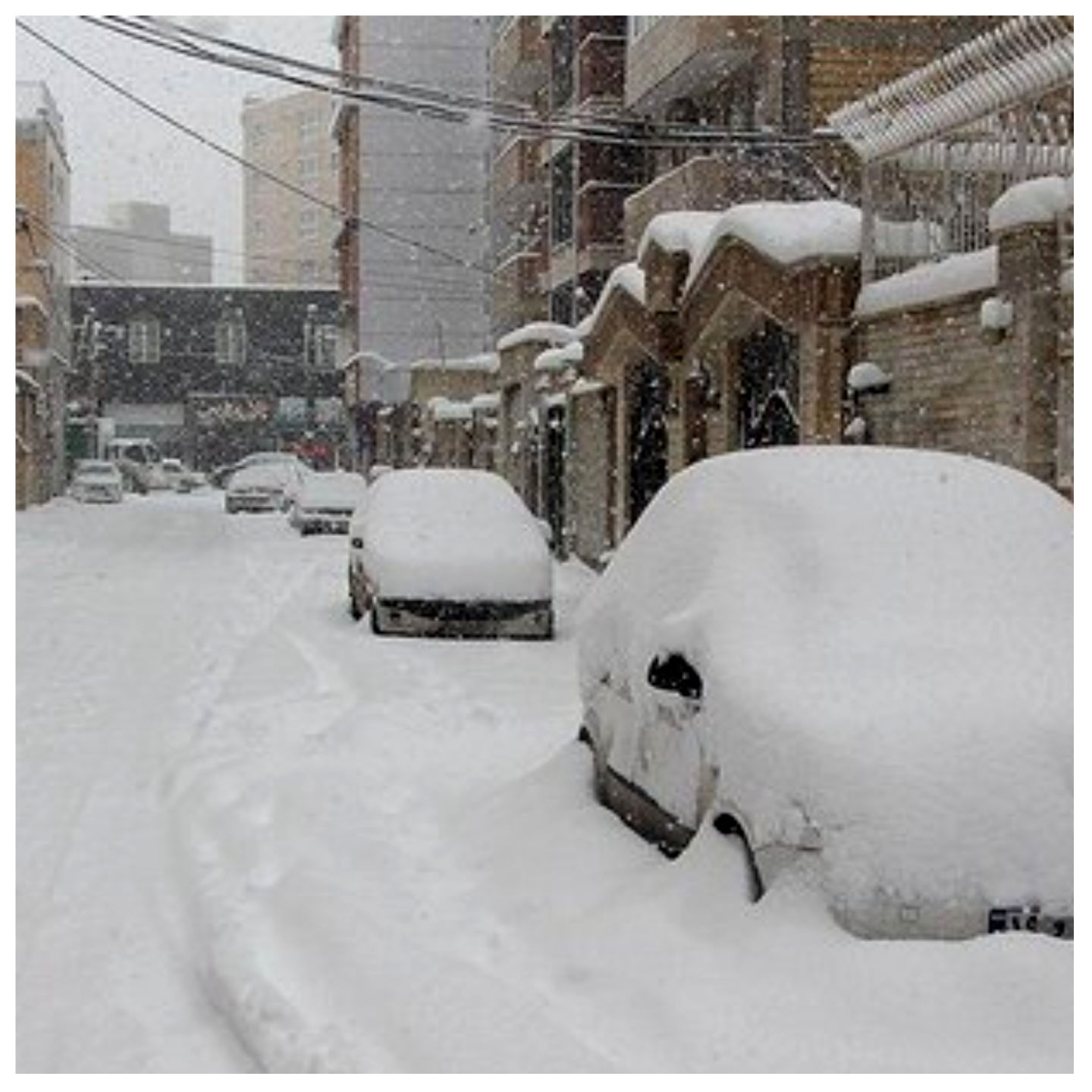 عکسی عجیب از بارش 6 متری برف در این جاده ایران