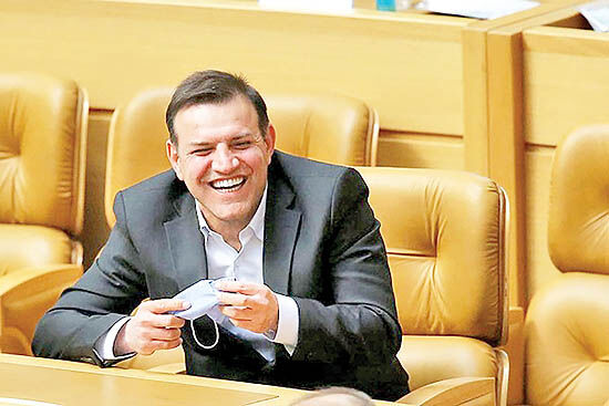 عزیزی خادم رئیس شد