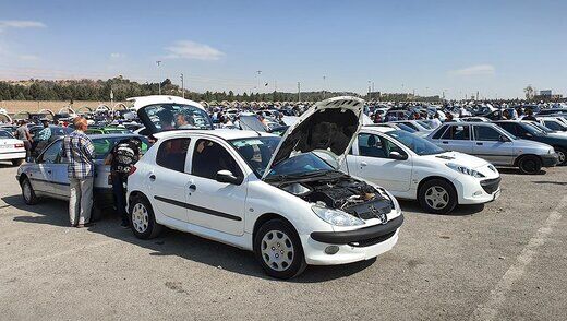 کاهش قیمت خودرو ادامه دارد؟