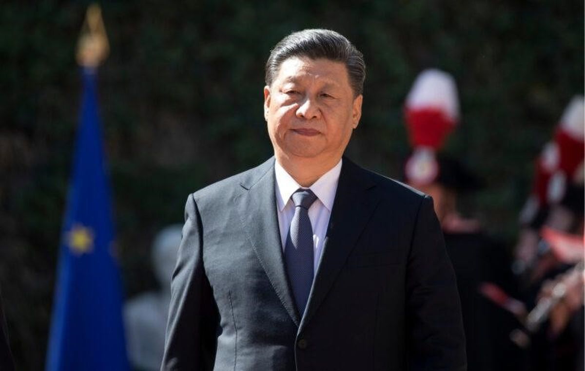 تصویری جنجالی از پوشش رئیس جمهور چین/ شی جین پینگ آماده جنگ شد!