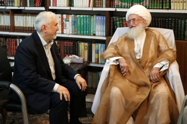 آیت‌الله نوری‌ همدانی: خدمت به مردم، مهم‌ترین وظیفه مدیران نظام است