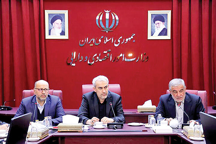 ثبات ارزی‌ آری، تثبیت ارز‌ خیر!