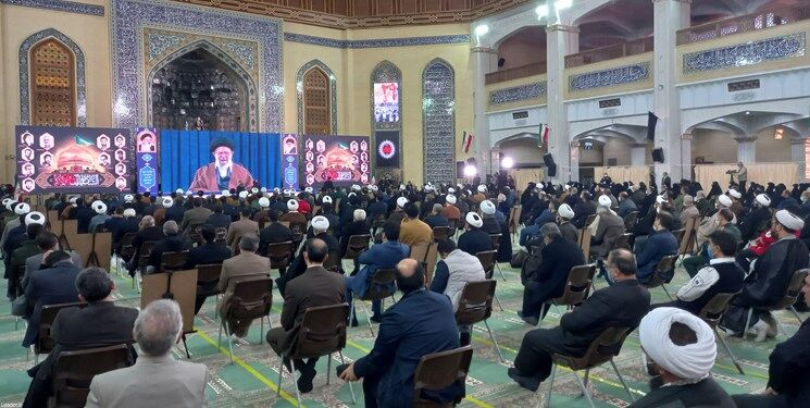 رهبر انقلاب: کسی که زندگی اشرافی دارد نمی‌تواند به انقلاب پایبند باشد