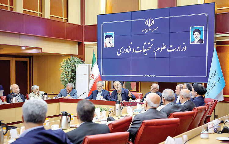 دانش در خدمت حل مسائل کشور باشد