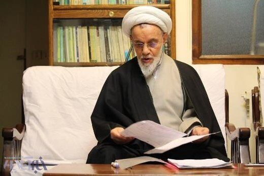 هاشم زاده هریسی: رأی دادن به سیاسیونی که به دنباله جن و خرافات باشند، حرام است