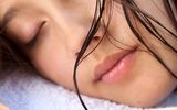 به این ۵ دلیل، شب‌ها با موهای خیس نخوابید