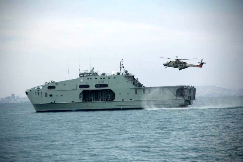 نیروهای دریایی ایران و عمان رزمایش برگزار کردند
