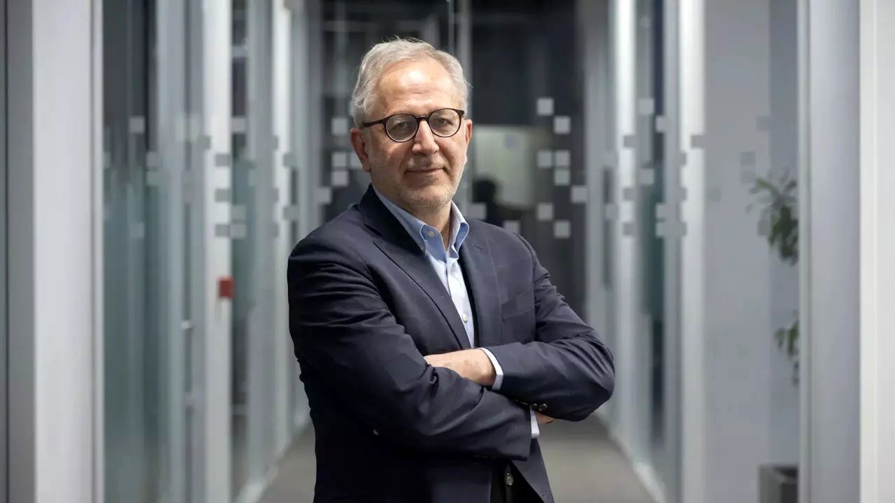 معرفی 2 کتاب اقتصادی برای مطالعه از سوی فرهاد نیلی+ فیلم