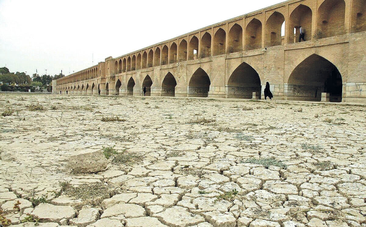 طرح های تامین آب پایدار و احیای زاینده رود در اصفهان معطل مانده است