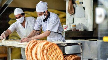 اقدام جالب یک نانوایی برای رساندن نان به افراد نیازمند + عکس