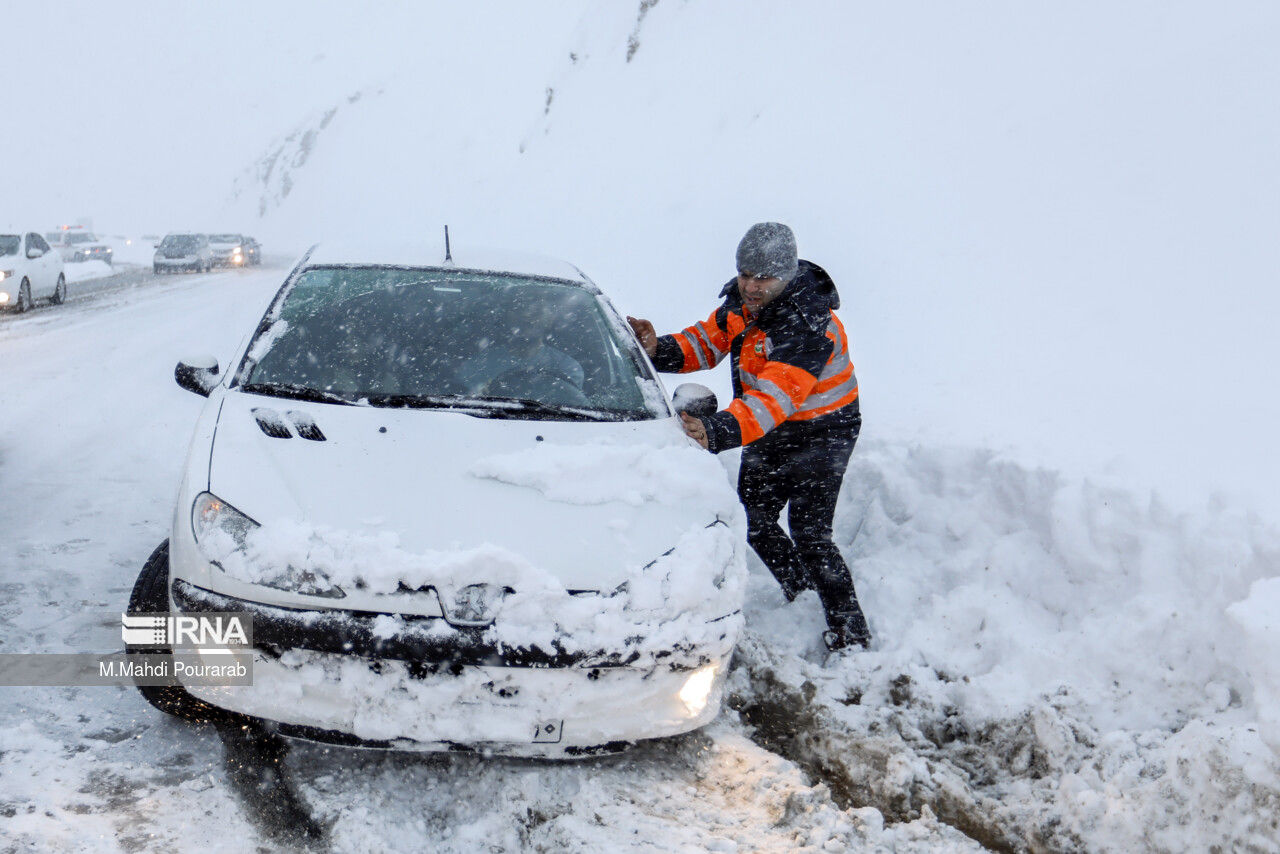 انسداد مسیرهای ارتباطی 80 روستای آذربایجان غربی به دلیل بارش برف