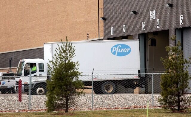 راهی شدن نخستین کامیون‌های حامل واکسن فایزر به سمت بیمارستان‌های آمریکا